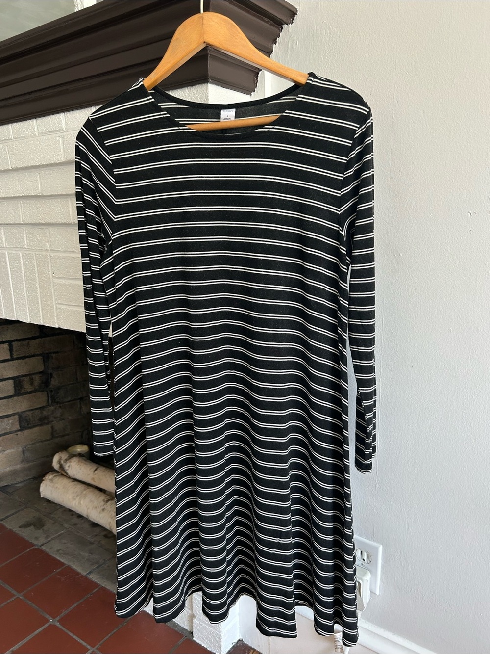 Old Navy Black & White Striped Long Sleeve Women’s Dress